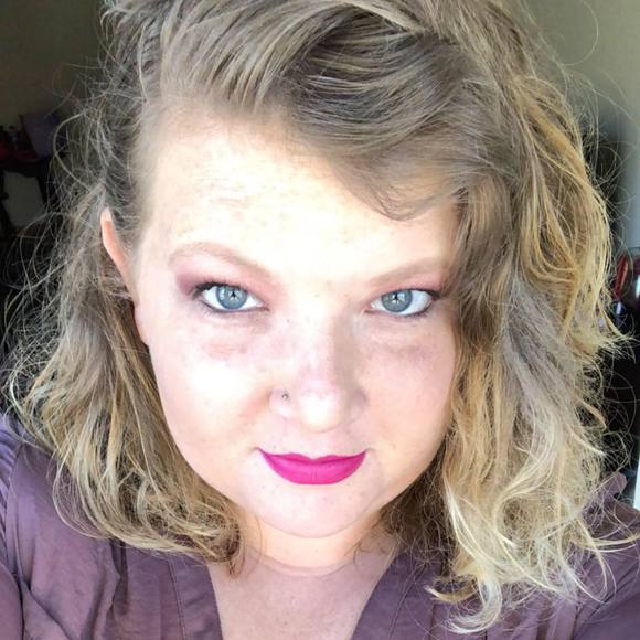 Meet your Posher, Tiffany - Picture 1 of 1